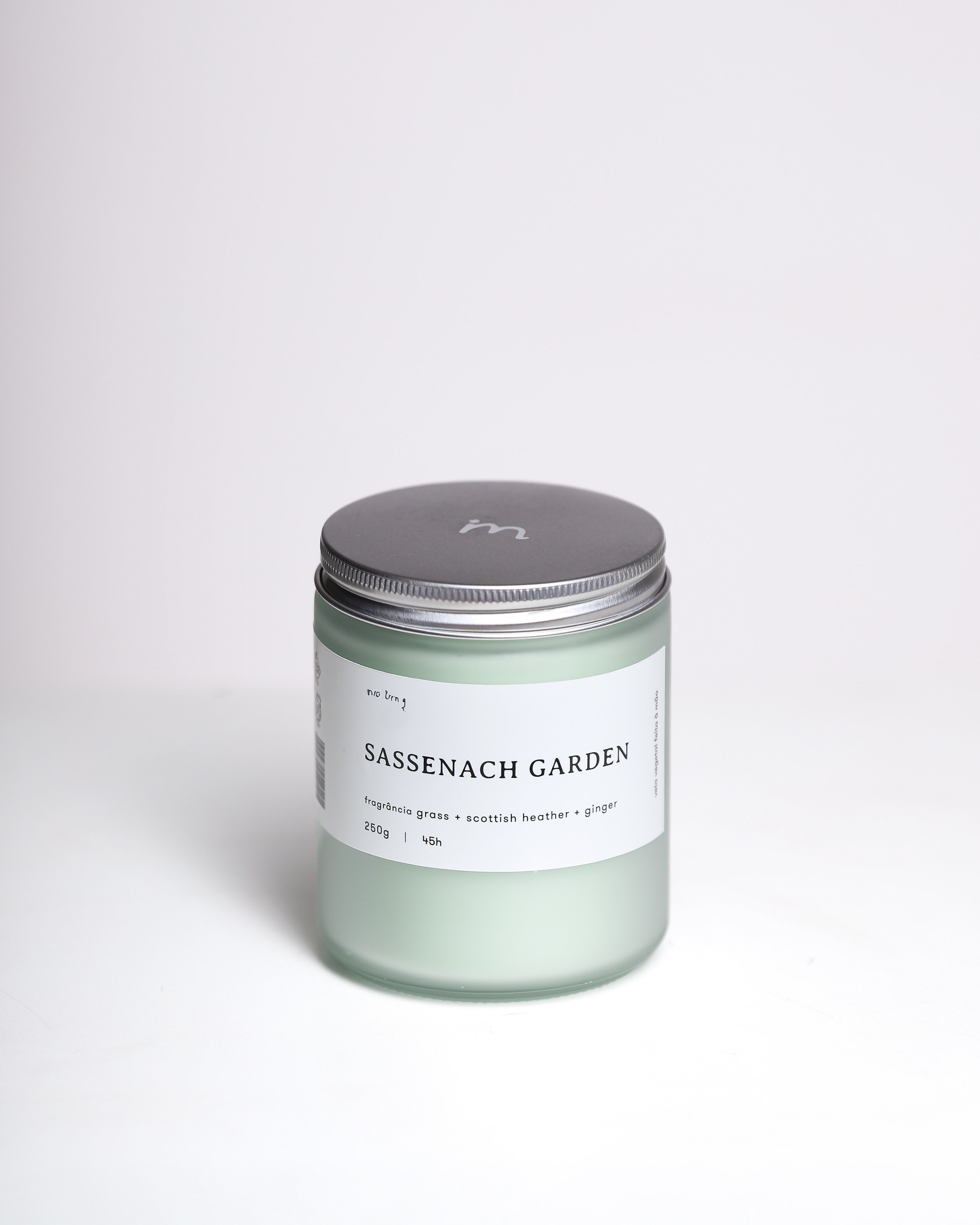Sassenach Garden | Grass + Scottish heather + Ginger
